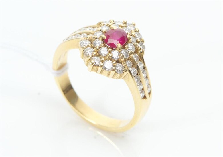 A RUBY AND DIAMOND CLUSTER RING IN 18CT GOLD, THE OVAL CUT RUBY WEIGHING 0.60CT AND DIAMONDS TOTALLING 0.40CTS, SIZE P, 7.2GMS
