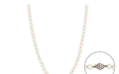 A SET OF VINTAGE CULTURED PEARLS, with a diamond and gold cl...