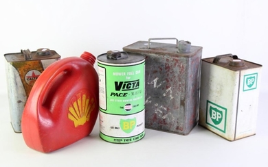 A Set of 4 Fuel Cans & Shell Plastic Wares Container
