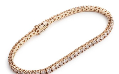 A diamond bracelet set with numerous Light Pink-Natural Fancy Light Pink brilliant-cut diamonds weighing a total of app. 5.02 ct., mounted in 14k rose gold. L. 18.4 cm.