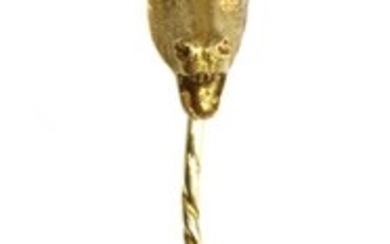 A gold donkey or ass novelty stick pin, late 19th century or early 20th century