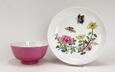 A large ruby-pink back famille rose dish and bowl