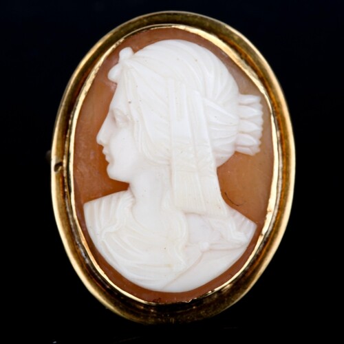 A late 20th century 9ct gold relief carved shell cameo ring,...