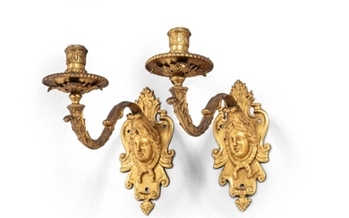 A pair of Régence style gilt-bronze wall-lights | Paire d'appliques en bronze ciselé et doré de style Régence