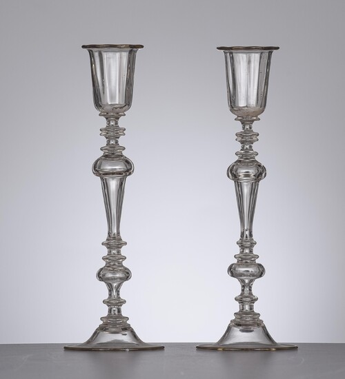 A pair of Venetian type clear glass candlesticks, H 28,5 cm