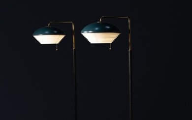 Alvar AALTO 1898 - 1976 Paire de lampadaires mod. A811 - Circa 1960