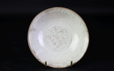 An Early Possibly Longquan/Song Chinese Dish Dia 15.5cm