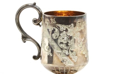An Edwardian cased silver Christening mug