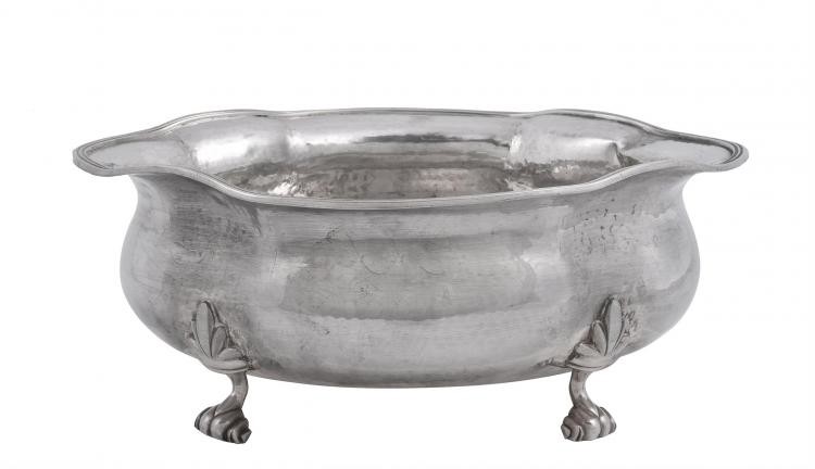 An Italian silver coloured shaped oval centre bowl by Fabbrica Postateria e Argenteria