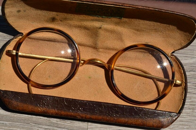Antique 18 Karat French Made Reading Glasses with 2x