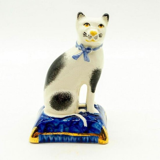 Antique Staffordshire Creamware Figurine, Royal Cat