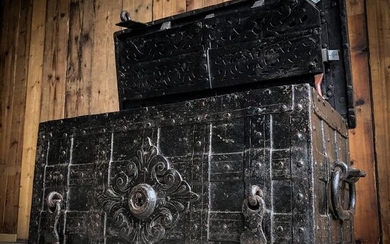 Armada Chest - Strongbox - Treasure Chest - with Lock Bar - Iron (wrought) - 17th century