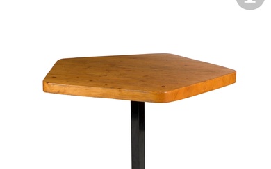 CHARLOTTE PERRIAND (1903-1999) Table pentagonale,... - Lot 357 - Ader