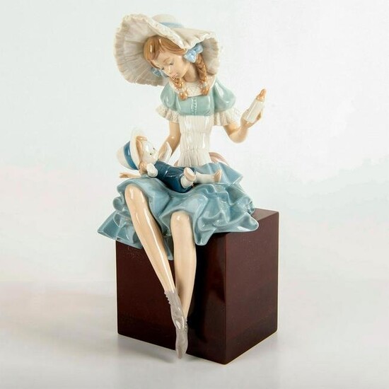 Cathy and Her Doll 1001380 - Lladro Porcelain Figurine