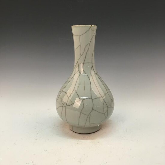 Chiense Ge Ware Bottle Vase, Qianlong Mark