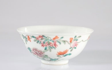 Chine bon en porcelaine famille rose décor floral