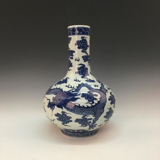 Chinese Blue-White 'Dragon' Gobular Vase
