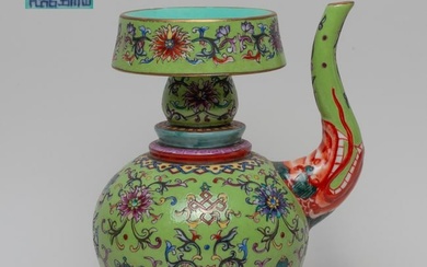 Chinese Export Porcelain Pot
