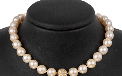 Collier de perles de culture avec fermoir bijou en or 18 carats, GG 750/000, perles...