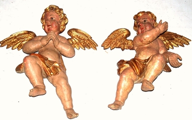 Coppia di angeli in legno laccato e dorato, sec.