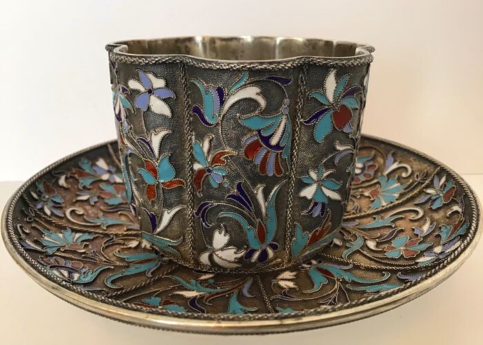 Cup and saucer - .875 (84 Zolotniki) silver, cloisonne enamel - Vasily Agafonov - Russia - Early 20th century