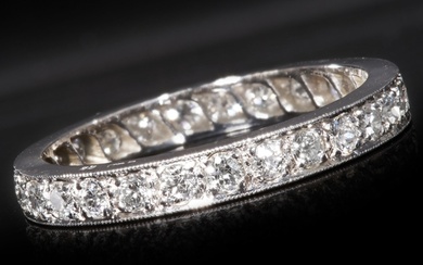 DIAMOND FULL ETERNITY RING, 18 ct. gold. Diamonds bright and...