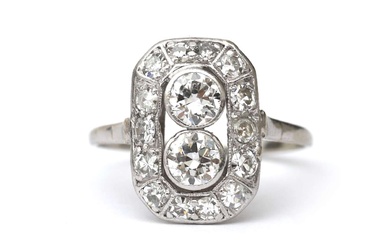 Een platina en witgouden ring met diamant, Art Deco