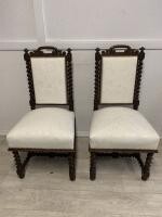Elegant pair of chairs with turned moulded wooden frame and backrest resting on four legs joined by an H-shaped crosspiece. Upholstered in new white brocaded fabric. Renaissance style. 19th century.