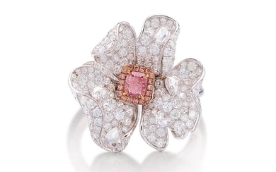 FANCY PURPLE-PINK DIAMOND AND DIAMOND RING | 0.31卡拉 古墊形 彩紫粉紅色鑽石 配 鑽石 戒指