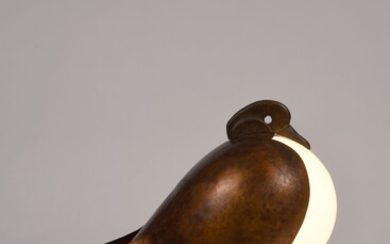FRANÇOIS-XAVIER LALANNE (1927-2008) Lampe de table « Pigeon », 1992 Corps en cuivre patiné et...