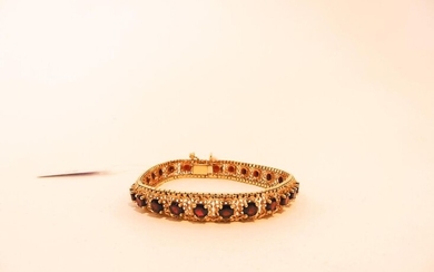 Flexible bracelet in 18 carat yellow gold set with garnets, l. 18 cm, 20 g approx.