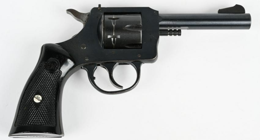 H&R MODEL 732 DOUBLE ACTION .32 REVOLVER