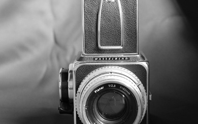 Hasselblad 500 C/M chrome + Carl Zeiss Planar 2.8/80mm (CLA'd) | Medium format camera