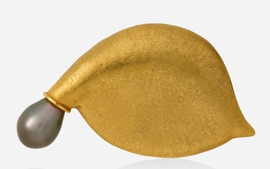 Ken Loeber, Gold and grey cultured pearl brooch