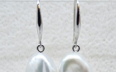 Keshi Pearls, South Sea Keshi 13.6 X 9.86 X 9 mm and 13.85 X 9.5 X 9 mm - 18 kt. White gold - Earrings - No Reserve Price