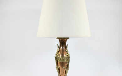 Lampadaire with base in copper and gilt brass, early 20th century