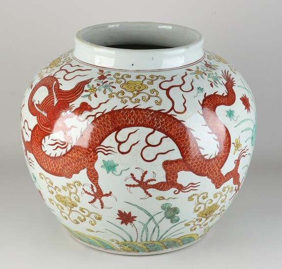 Large Chinese dragon vase Ã˜ 37 cm.