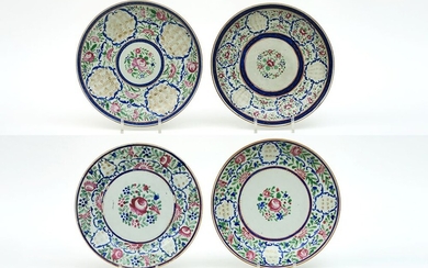 Lot (4) Chinees 18°eeuws porselein met Famille Rose-decor - diameters : 21,5 en 23,5 cm...