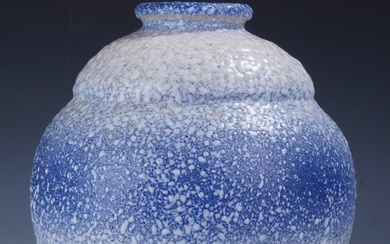 Louis Dage - Vase - Art Deco vase with organic decor - Blue and white glaze - Fine faience
