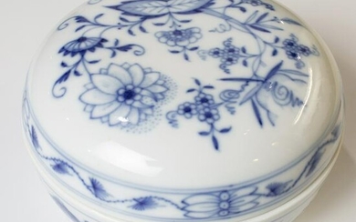Meissen Blue Onion blue and white porcelain circular
