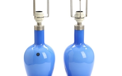 Michael Bang: “Torino”. A pair of Royal Copenhagen blue glass table lamps, white fabric shades. H. excl. mounting 38 cm. (2)