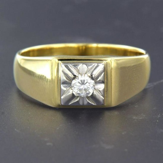 Modern ring with diamond