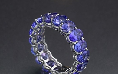 NO RESERVE PRICE - 18 kt. White gold - Ring - 8.30 ct Luxurious Tanzanite 8.30 carat blue violet memory ring