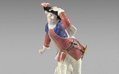 NYMPHENBURG Statuette à décor polychrome représentant un personnage de la comédie italienne, Scaramouche. (Manque l...