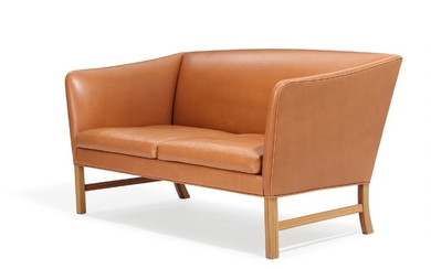 Ole Wanscher: Free-standing two-seater sofa with walnut frame, upholstered with cognac-coloured leather. Manufactured by P. Jeppesen. L. 152 cm.