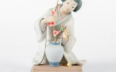 Oriental Girl 1014840 - Lladro Porcelain Figurine