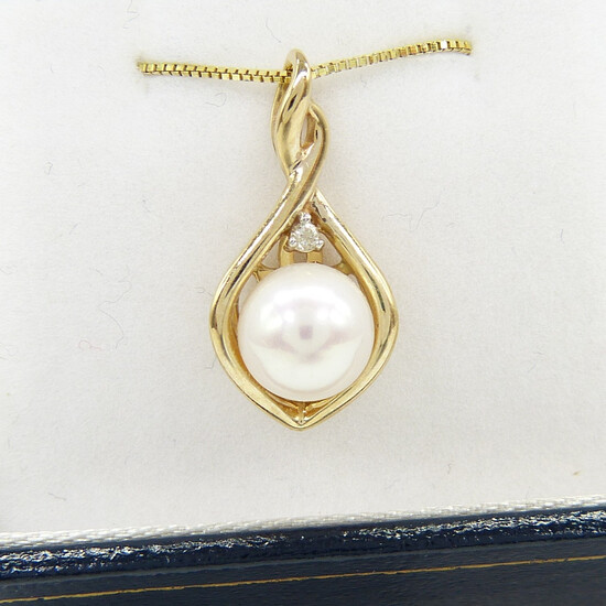 PEARL & DIAMOND NECKLACE, BOXED.