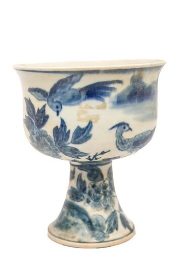 PORCELAIN BOWL ON FOOT WITH BLUE-WHITE DECORATION