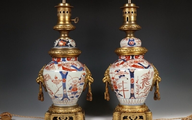 Paar olielampen gemaakt van Japans Imari dekselvazen, Edo periode, met...