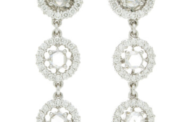 Paire de pendants d'oreilles or gris 750 sertis de diamants taille rose entourés de diamants taille brillant